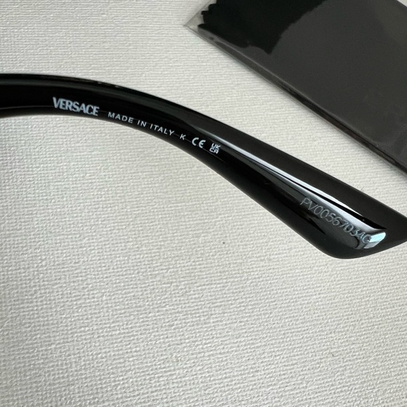 NEW VERSACE Black Monogram Lenses and Gold Logo Arm Sunglasses Men or Women - Picture 5 of 8